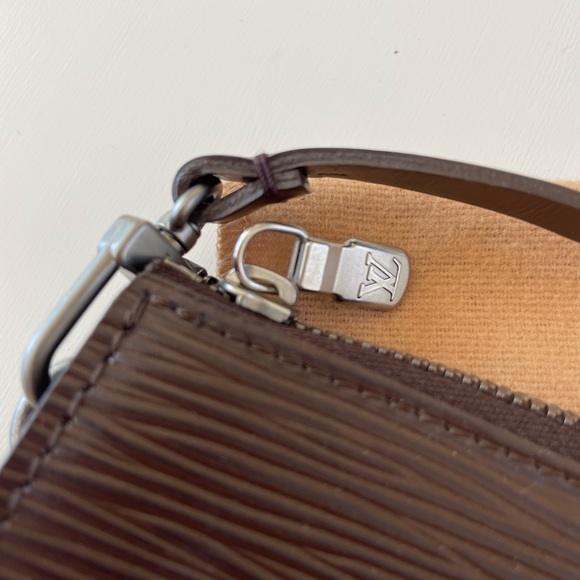 Auth VTG LOUIS VUITTON Brown Epi Leather Pochette - Picture 5 of 9